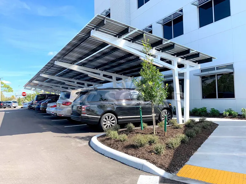25 kW-os egyoldalas autóbeálló konzolrendszer az Egyesült Királyságban