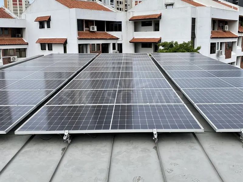 30 kW-os fémtetős napelemes szerelési rendszerek Szingapúrba